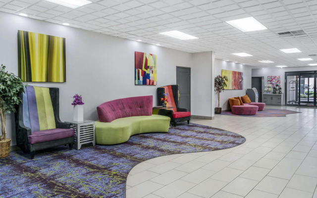 Quality Inn and Suites Livonia