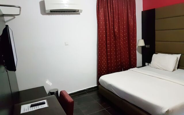 Axor Hotel &Suites