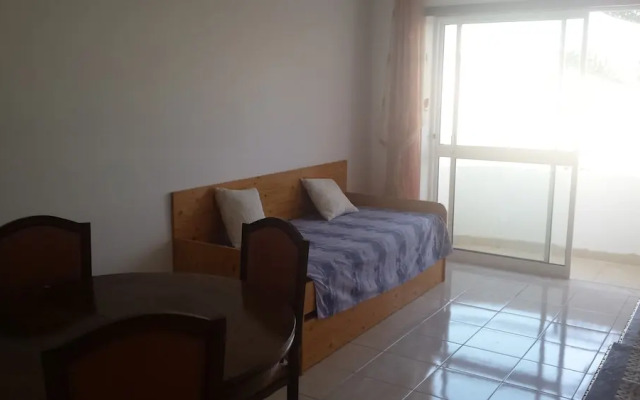 Lovely 4-bed Apartment in Estombar