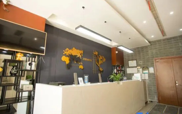 Junyi Hotel(Nanjing Jiangning Nanjing South Railway Station Wanda Store)