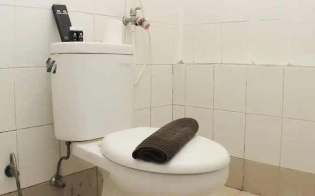 Comfy And Tranquil 2Br Bassura City Apartment Near Mall