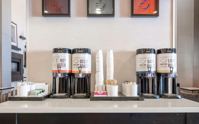 Hampton Inn & Suites DuPont