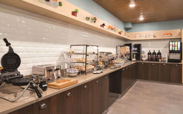 Country Inn & Suites by Radisson, La Crosse, WI