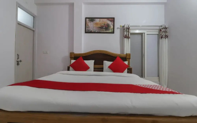 Oyo 49701 Abhi Residency White House