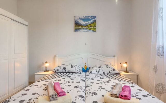 Villa Mihael (ROJ540)