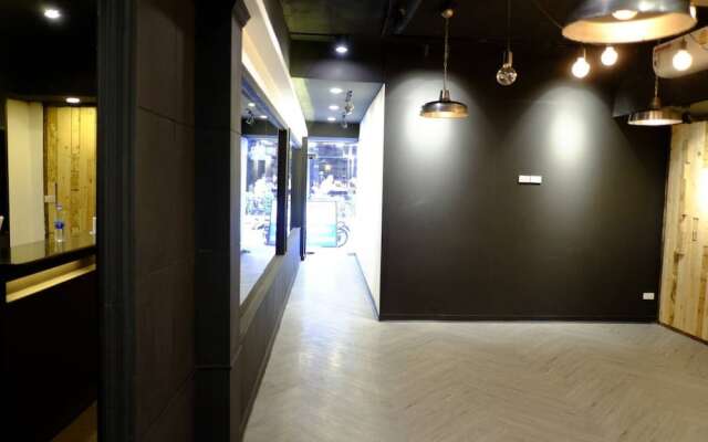 A.D.B. 08 Express - Hostel