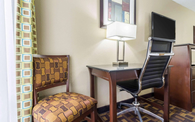 Quality Inn & Suites Arden Hills - Saint Paul North
