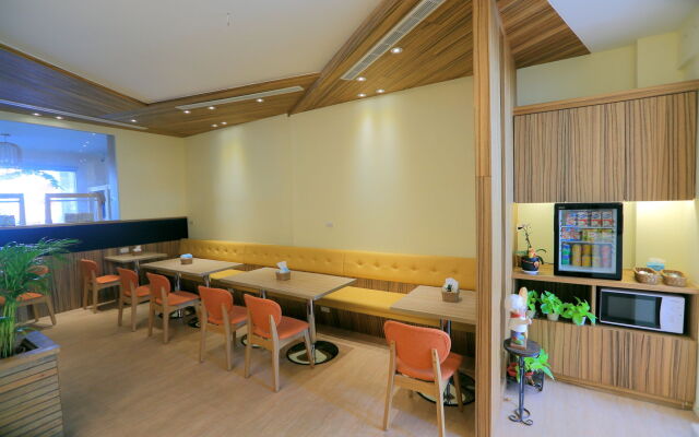 Station 100m B&B