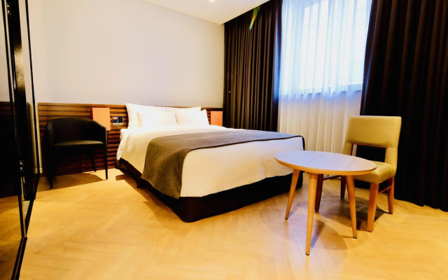 Golden Business Hotel