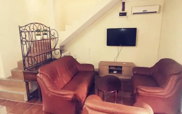 Cheerful 4-bedrooms Beachfront Home Flic en Flac