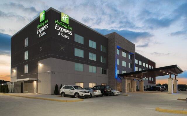 Holiday Inn Express & Suite Kingdom City