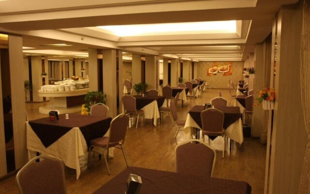 Red River Hotel