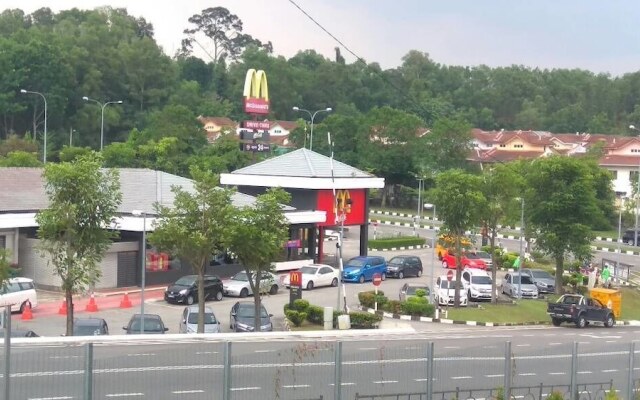 Private Studio Suite Galleria Equine