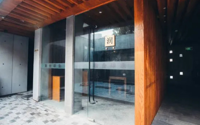 Waiting Hotel (Shanghai Jinqiao Store)