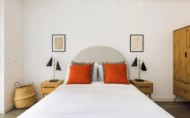 The London Retreat - Alluring 2bdr Flat With Balcony