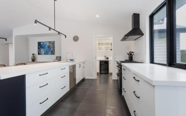 Vancouver's End by the BnB Collection