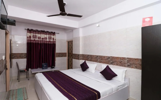 OYO 12911 New Capital Inn