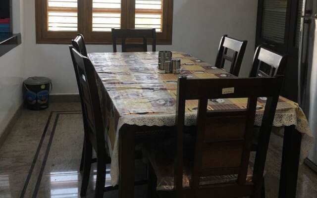 Dea Service Apartment