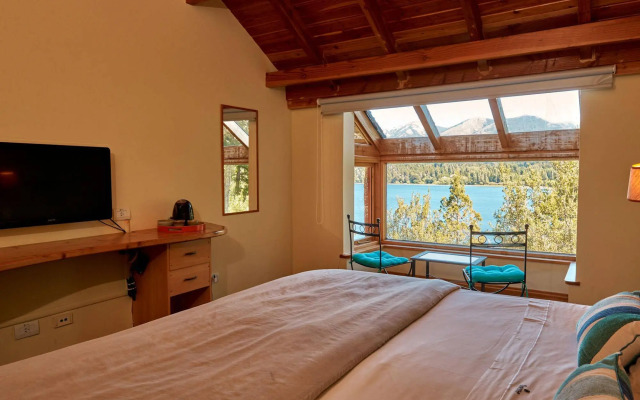 Peninsula Petit Hotel