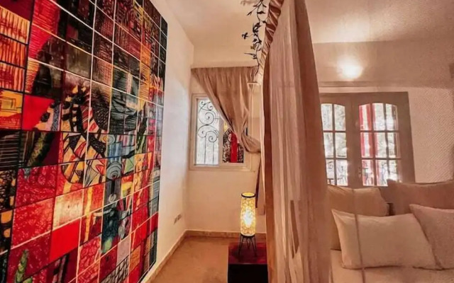 Loman Art House