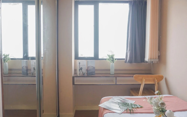 Homey And Cozy 3Br At Meikarta Apartment