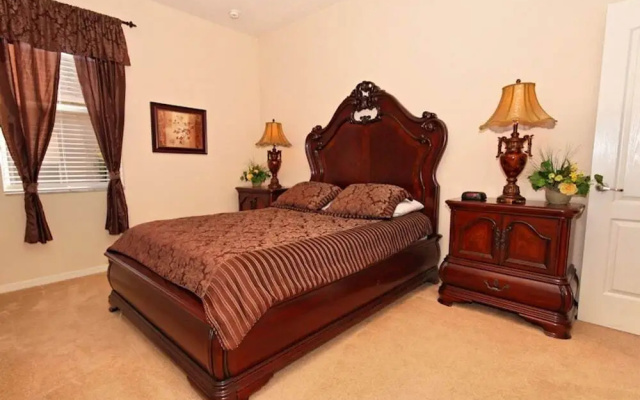 5 BR Home Kitchen Sleeps 10