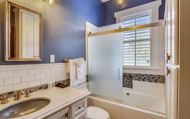 Ellie's Island Retreat