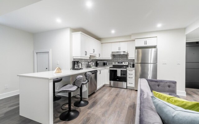 Rideau Comfort 2BD 1BA Apartment Free Parking