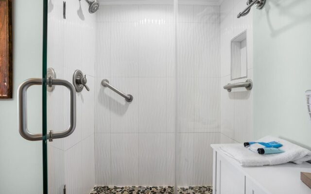 Commodore 1302 Caspian Rose