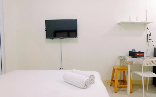 Minimalist Studio with City View at Green Pramuka Apartment – Guest Rooms – Jakarta