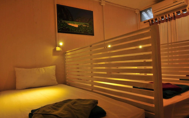 Phi Phi October House