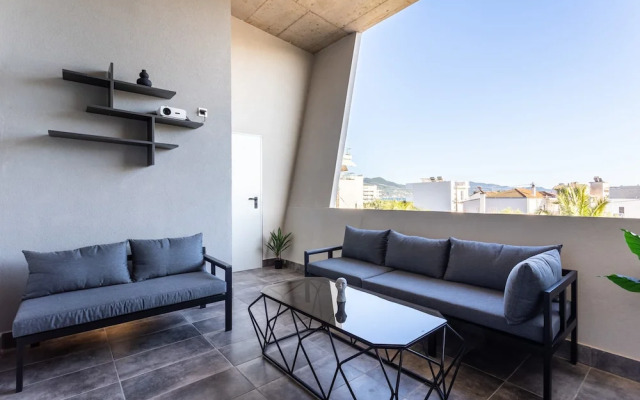 Ventiri Lofts - Luxury Penthouse w Home Cinema