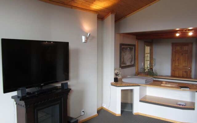 Mount Logan Lodge