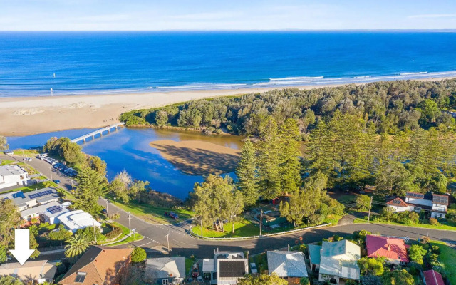 BOMBORA Gerroa 4pm check out Sundays