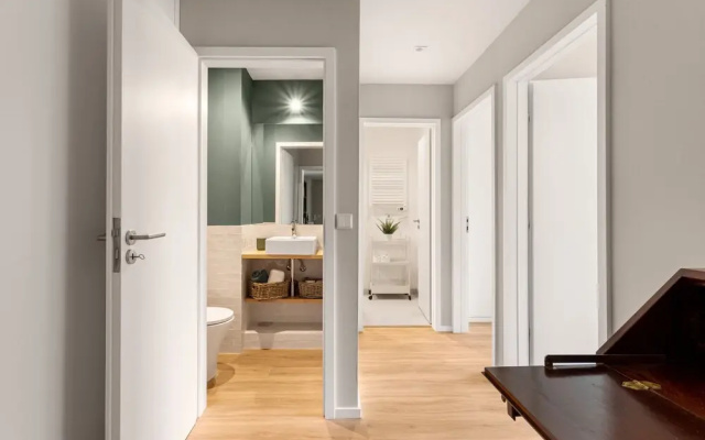 JOIVY Stunning 2-Br Flat W/Balcony In Porto