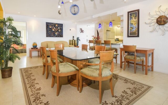 El Cantil Condominiums