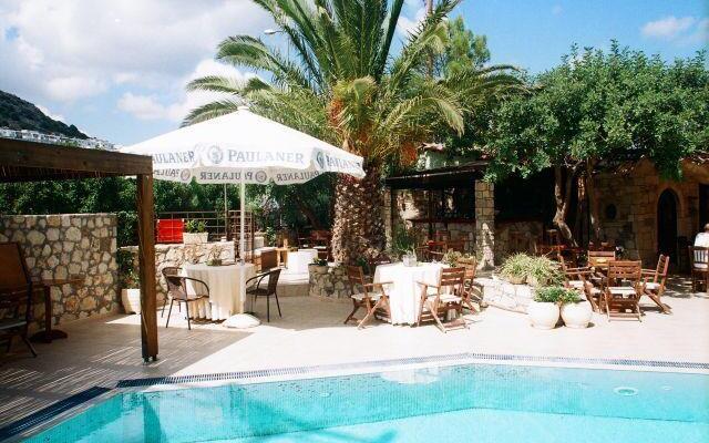 Irida Apartments