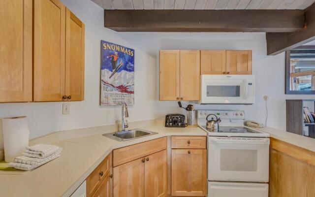 Laurelwood Condominiums Studio Deluxe Unit 414