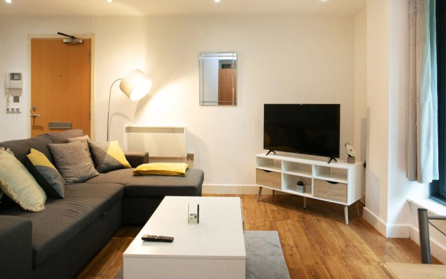 Spacious 2 Bed Parking Close To Centre