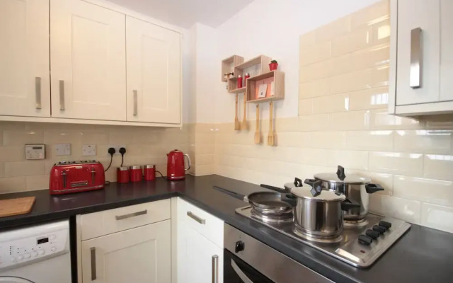 HU1 Marina Hub (sleeps 4)