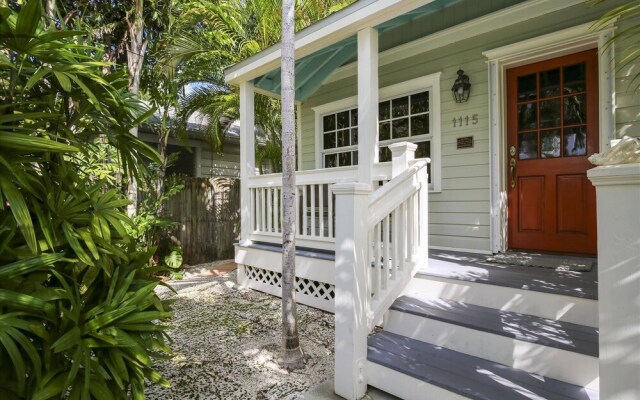 Paradise Palms by Avantstay Great Location w/ Outdoor Dining, BBQ Close to Higgs Beach Month Long Stays