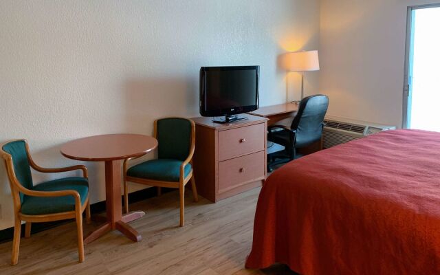 Studio 6 Lincoln, NE - Airport