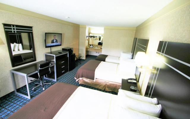 Deluxe Inn Fayetteville - I-95 Exit 49