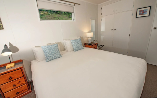 Harbour View Motel and Water Front Apartments