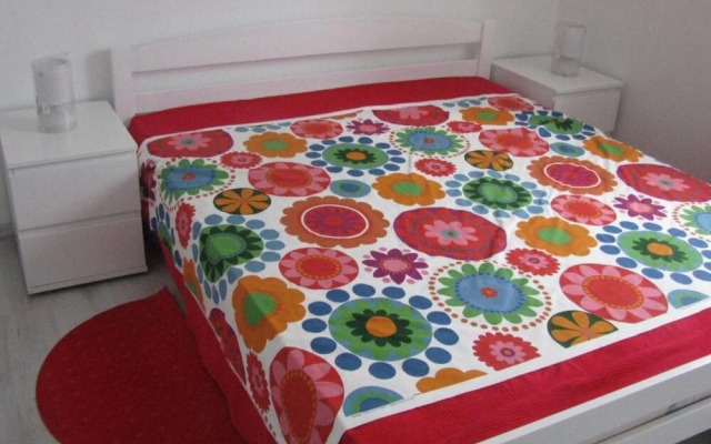 Xena - Comfort and Spacious - A2 Red