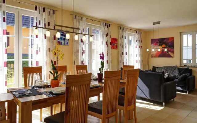 Holiday House Nightingale, Glowe