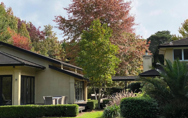 KEVALIER PARK Berry 4pm check out Sundays