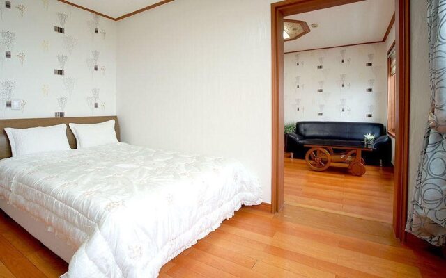 Jeju E-house Pension