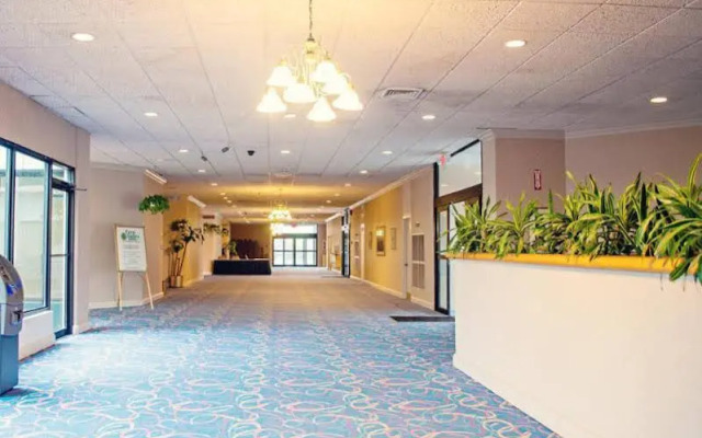 Fern Valley Hotel & Conference Center