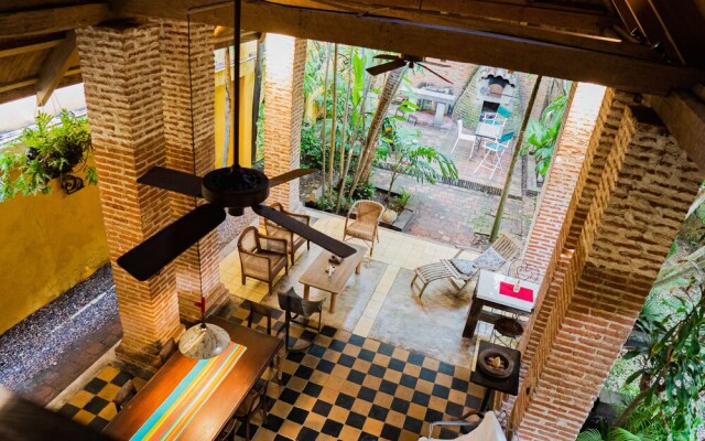 Hotel CRC-8S Cerca al Mar con Desayuno